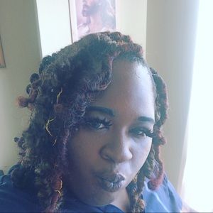 Meet your Posher, Nia